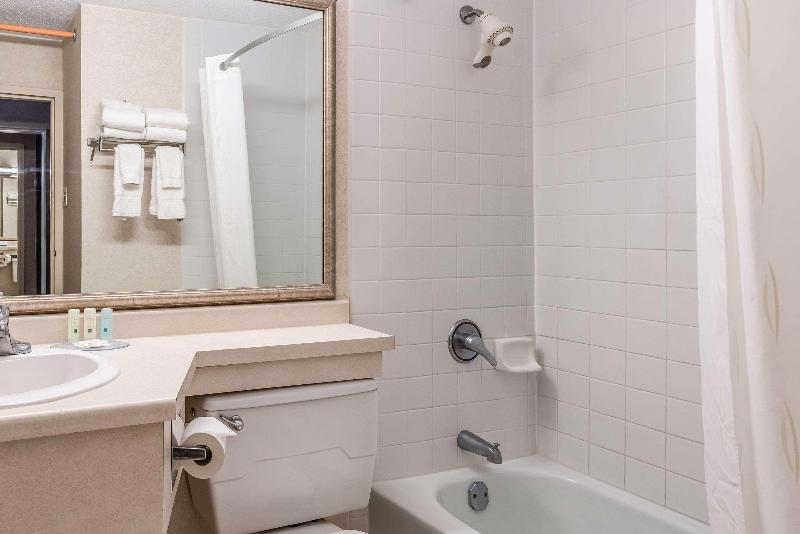 Quality Inn Suites Brainerd image