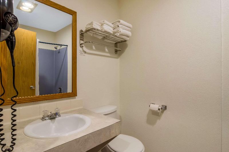 Rodeway Inn Enumclaw Mount RainierCrystal Mountain image