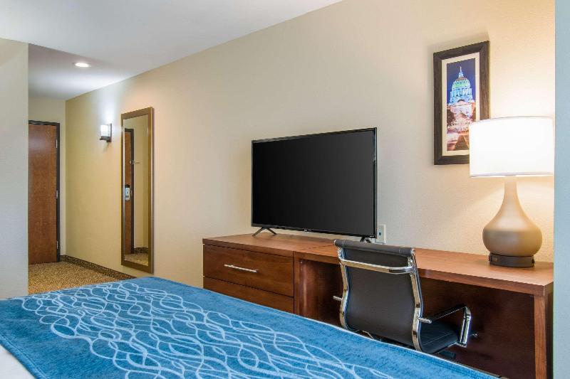 Comfort Inn & Suites Harrisburg - Hershey West image