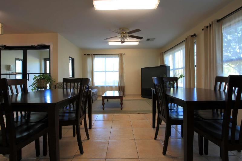Brentwood Inn & Suites