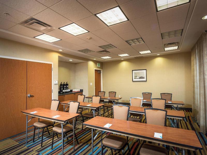 Fairfield Inn Suites Augusta Me — photo 79