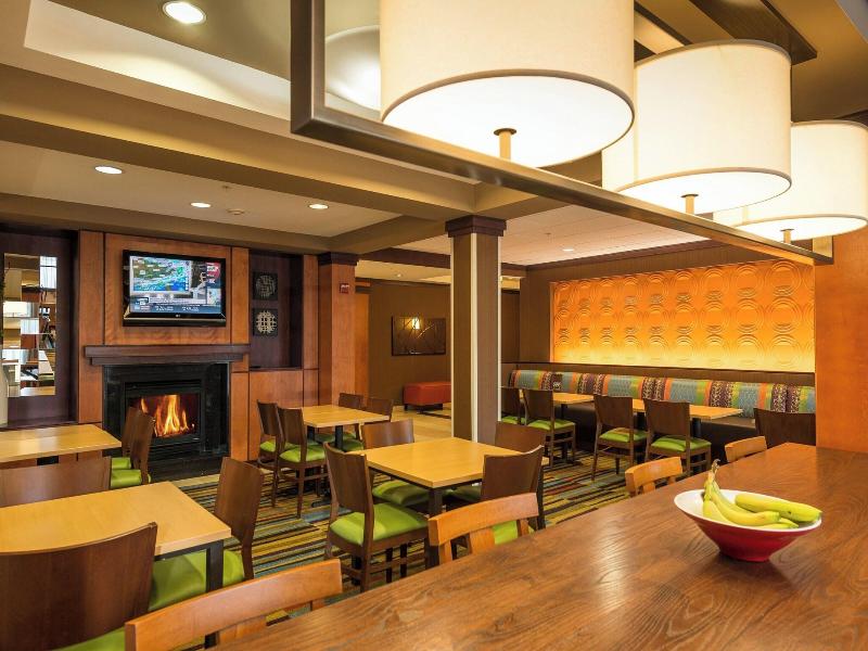 Fairfield Inn Suites Augusta Me — photo 18