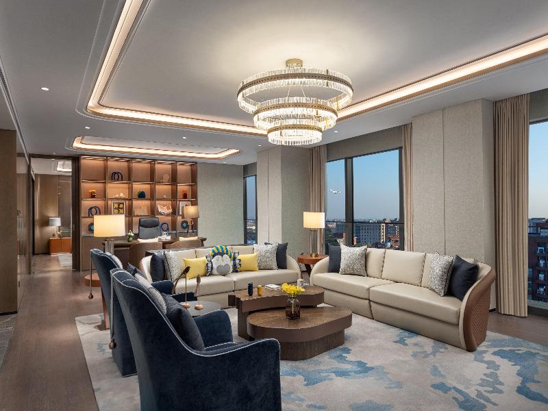 Voco Shanghai Hongqiao Hub, an IHG Hotel image
