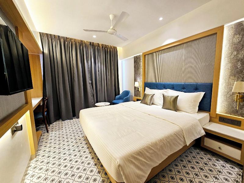 Hotel Golden Nest image