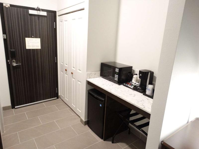 Best Western Plus New Richmond Inn & Suites image