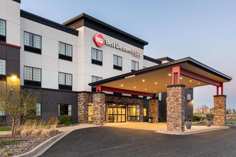 Best Western Plus New Richmond Inn & Suites image