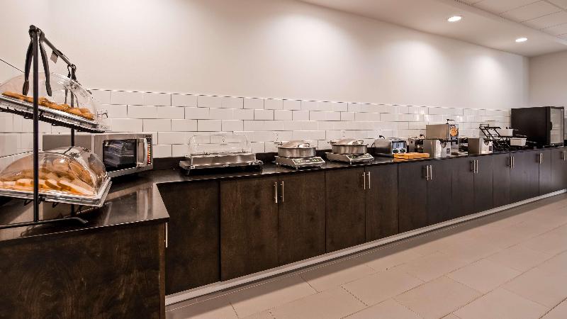 Best Western Plus New Richmond Inn & Suites image