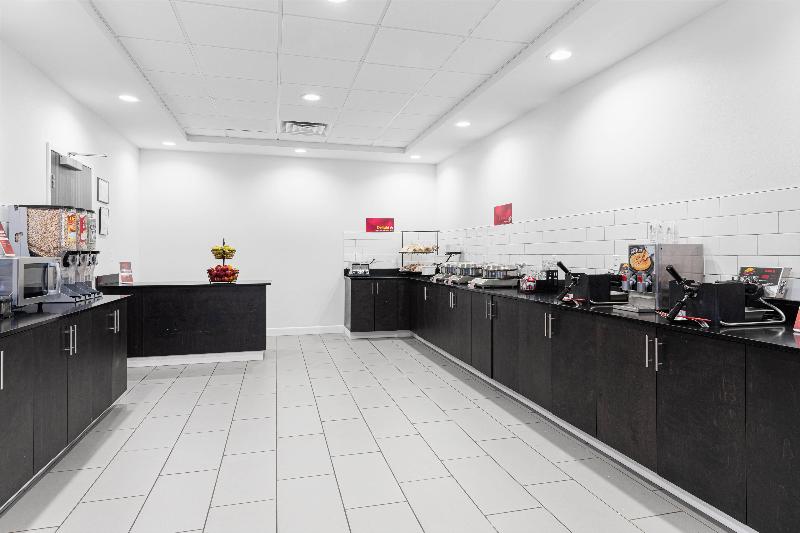 Best Western Plus New Richmond Inn & Suites image