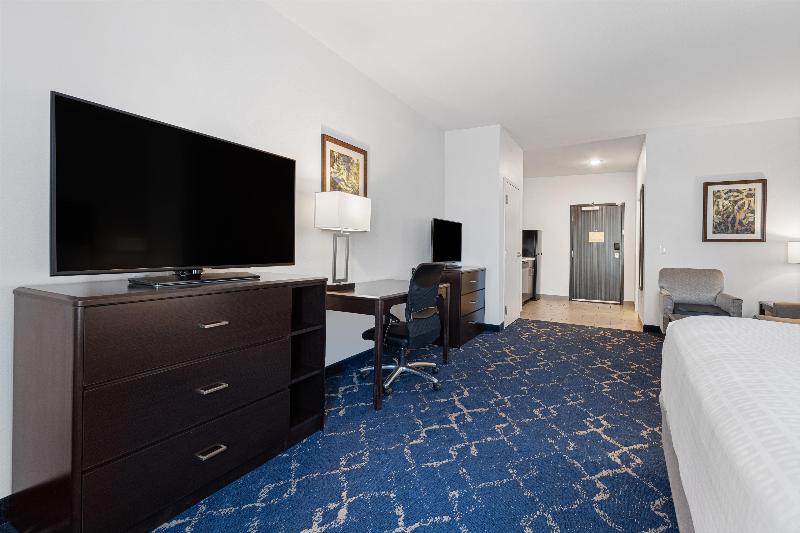 Best Western Plus New Richmond Inn & Suites image