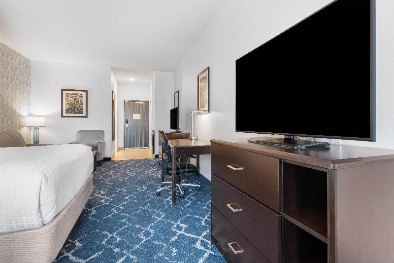 Best Western Plus New Richmond Inn & Suites image