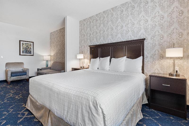 Best Western Plus New Richmond Inn & Suites image
