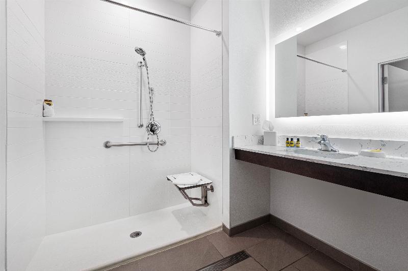 Best Western Plus New Richmond Inn & Suites image