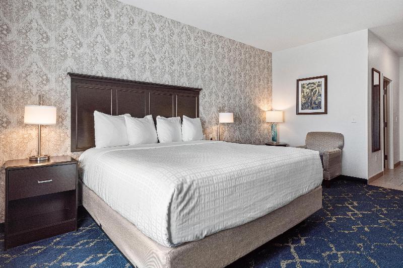 Best Western Plus New Richmond Inn & Suites image