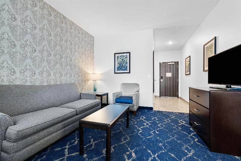 Best Western Plus New Richmond Inn & Suites image