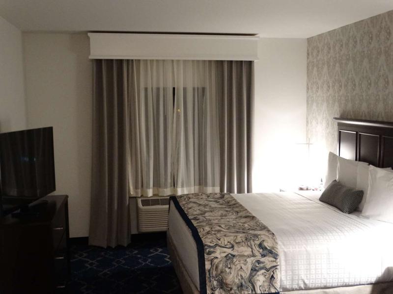 Best Western Plus New Richmond Inn & Suites image