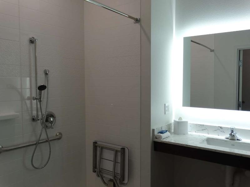 Best Western Plus New Richmond Inn & Suites image