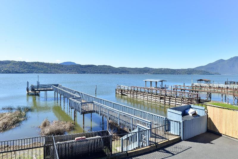 Americas Best Value InnSuites ClearlakeWineCountry image