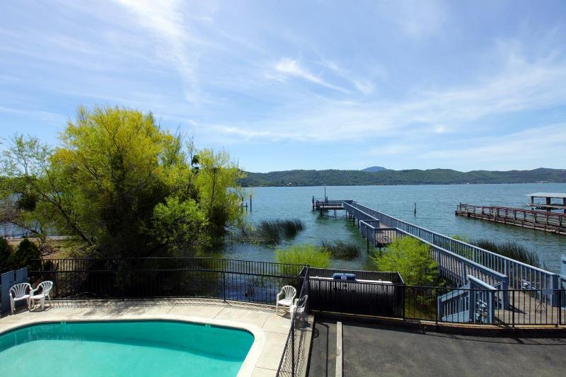Americas Best Value InnSuites ClearlakeWineCountry image