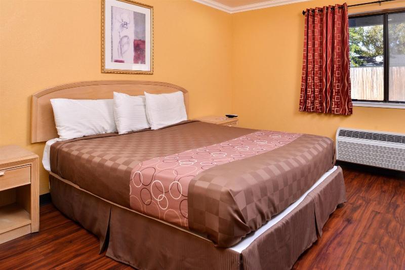 Americas Best Value InnSuites ClearlakeWineCountry image