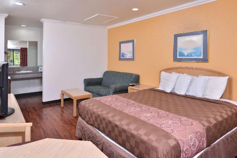 Americas Best Value InnSuites ClearlakeWineCountry image