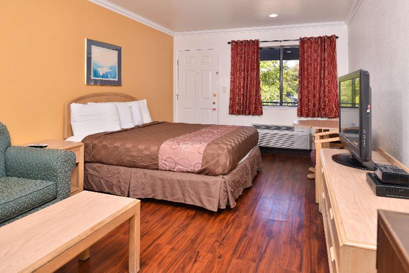 Americas Best Value InnSuites ClearlakeWineCountry image