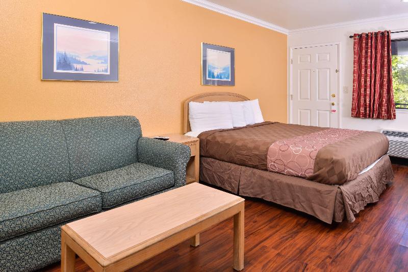 Americas Best Value InnSuites ClearlakeWineCountry image