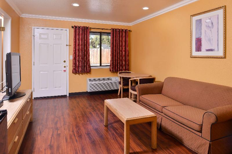 Americas Best Value InnSuites ClearlakeWineCountry image
