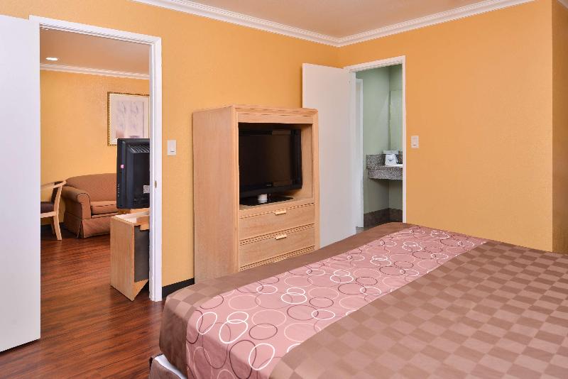 Americas Best Value InnSuites ClearlakeWineCountry image