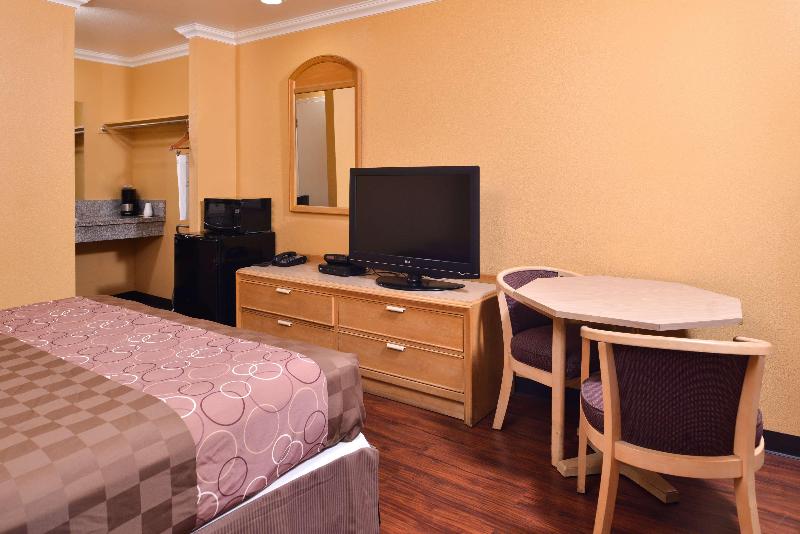 Americas Best Value InnSuites ClearlakeWineCountry image
