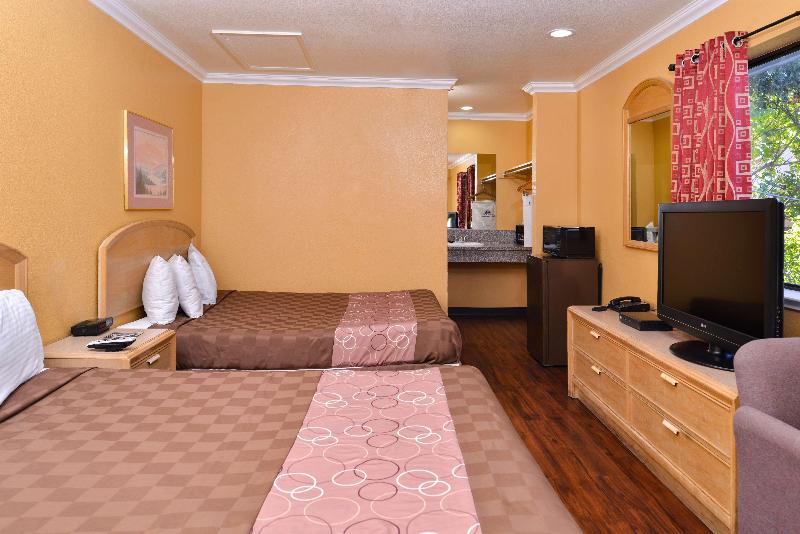 Americas Best Value InnSuites ClearlakeWineCountry image