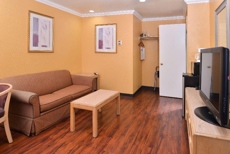 Americas Best Value InnSuites ClearlakeWineCountry image