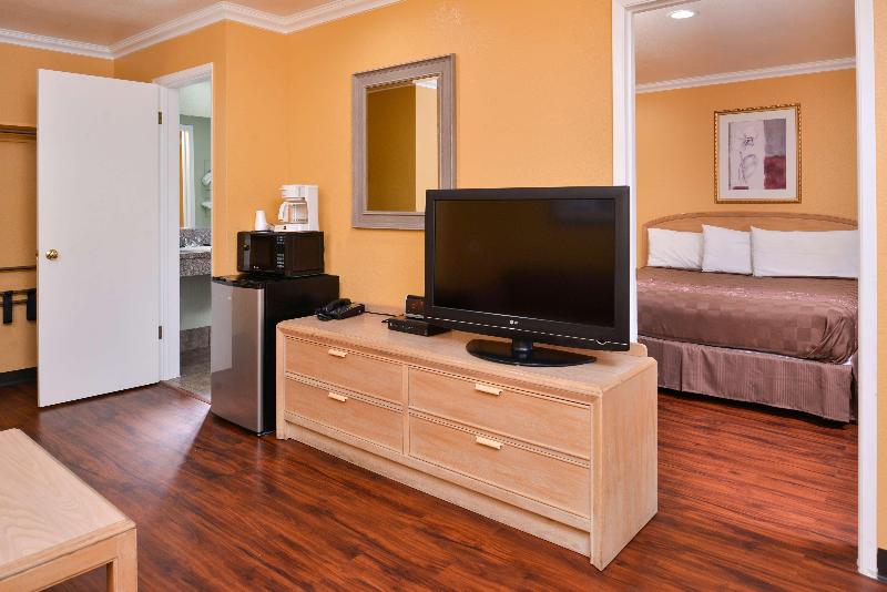 Americas Best Value InnSuites ClearlakeWineCountry image