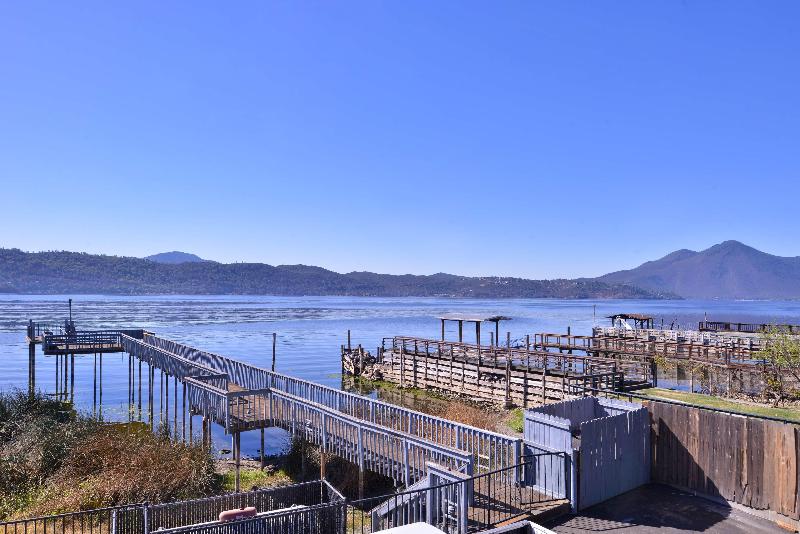 Americas Best Value InnSuites ClearlakeWineCountry image
