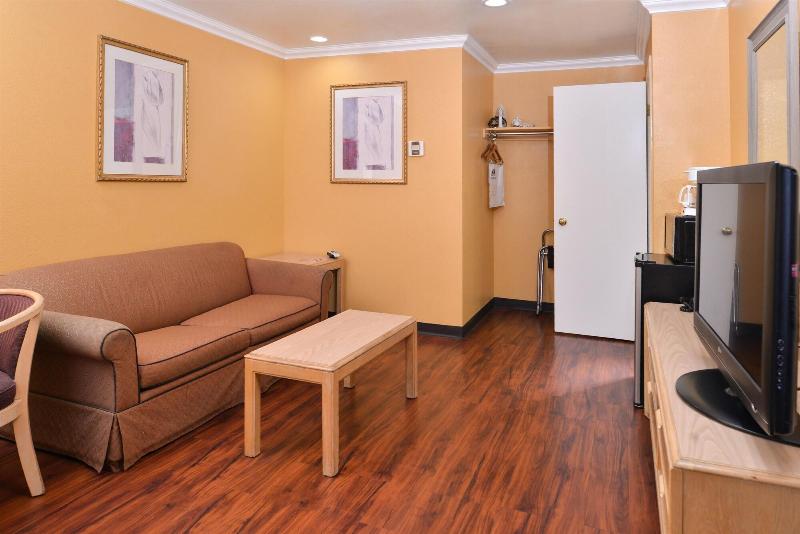 Americas Best Value InnSuites ClearlakeWineCountry image