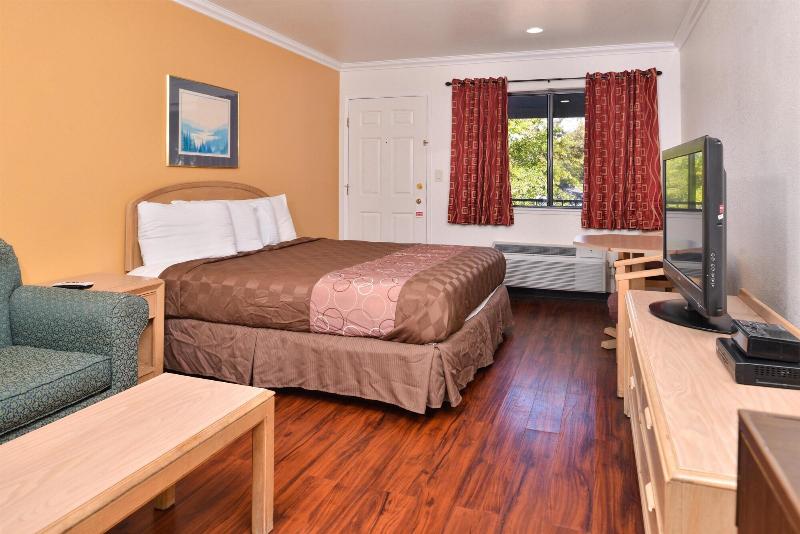 Americas Best Value InnSuites ClearlakeWineCountry image