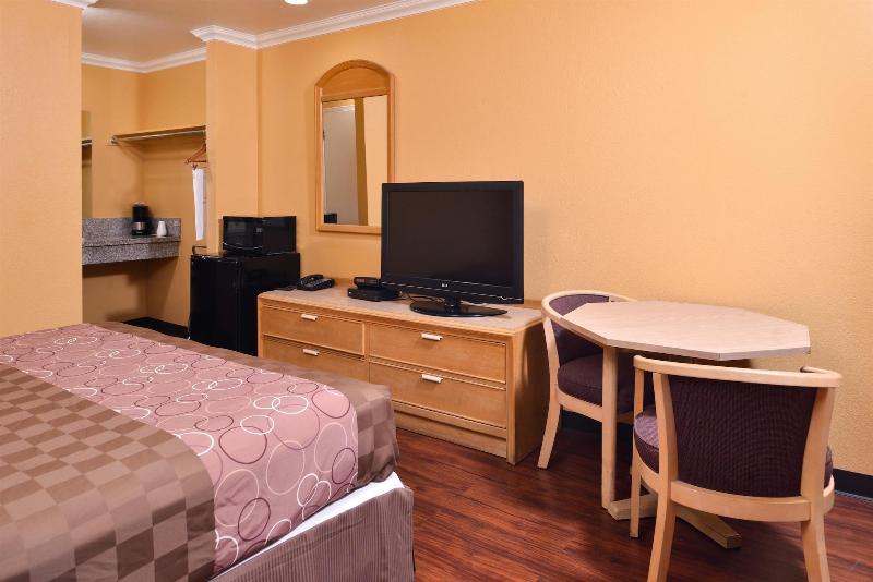 Americas Best Value InnSuites ClearlakeWineCountry image