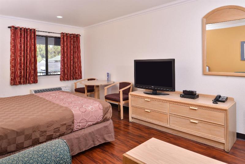 Americas Best Value InnSuites ClearlakeWineCountry image