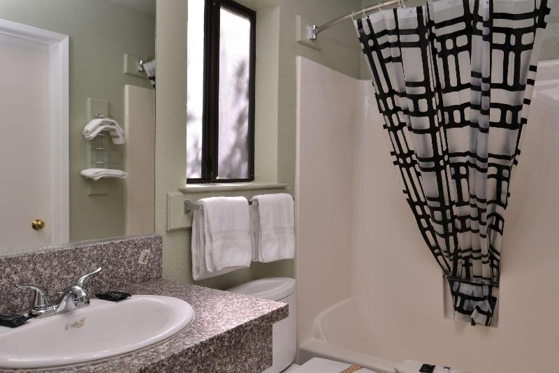 Americas Best Value InnSuites ClearlakeWineCountry image