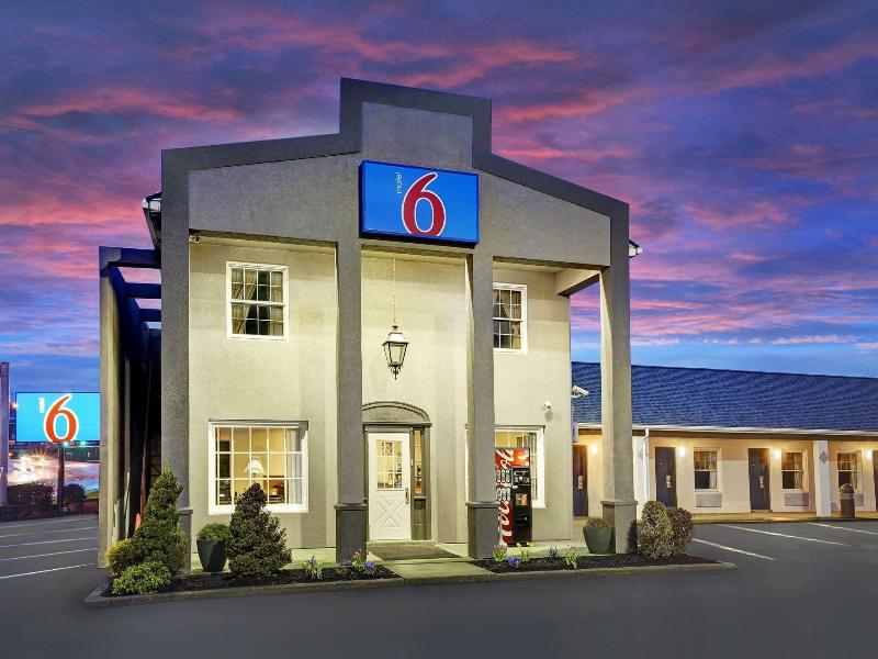 Motel 6 Washington PA image
