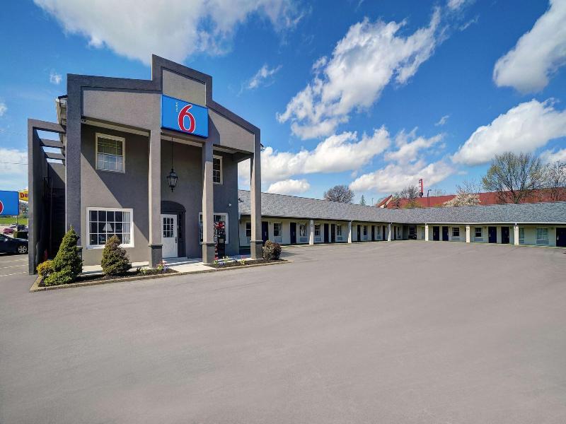 Motel 6 Washington PA image