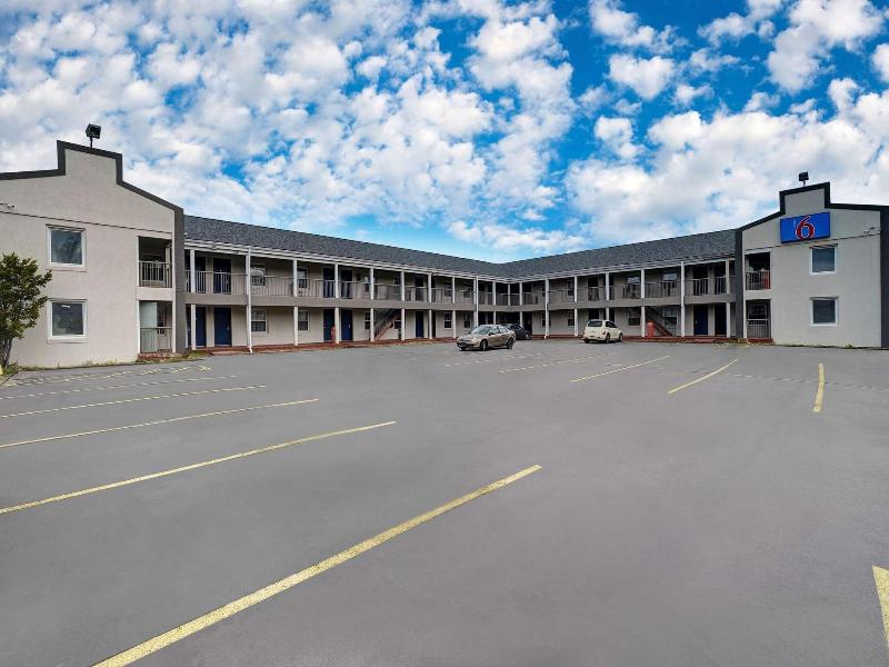 Motel 6 Washington PA image