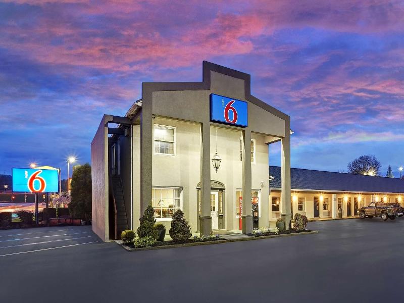 Motel 6 Washington PA image