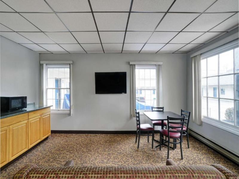 Motel 6 Washington PA — view