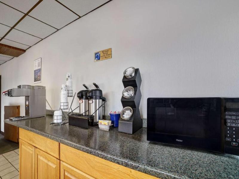 Motel 6 Washington PA image