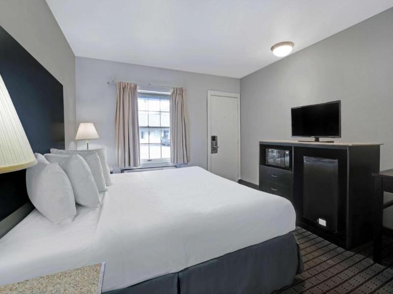 Motel 6 Washington PA image