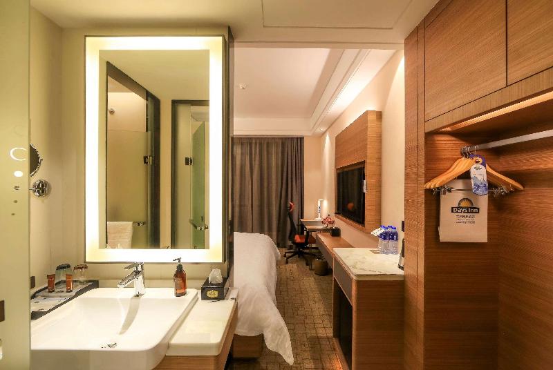Days Inn by Wyndham Lanzhou image
