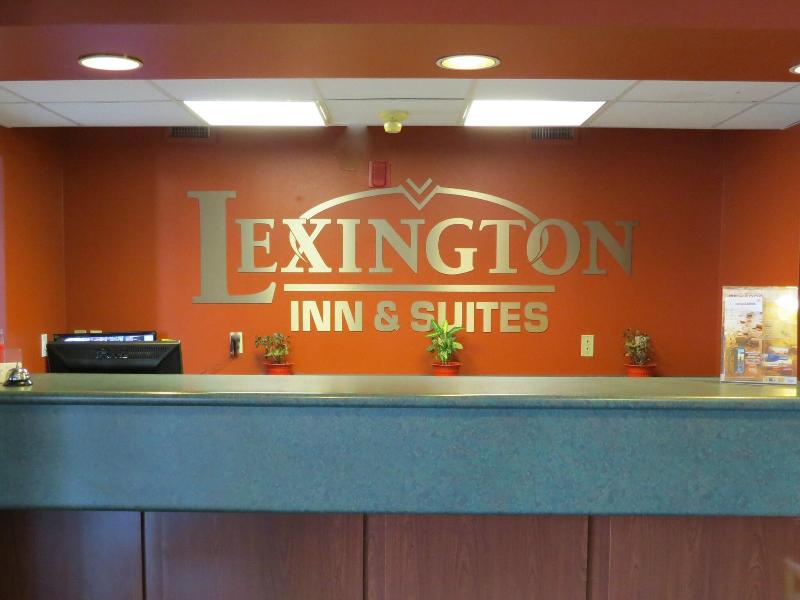 Lexington Inn Suites Windsor