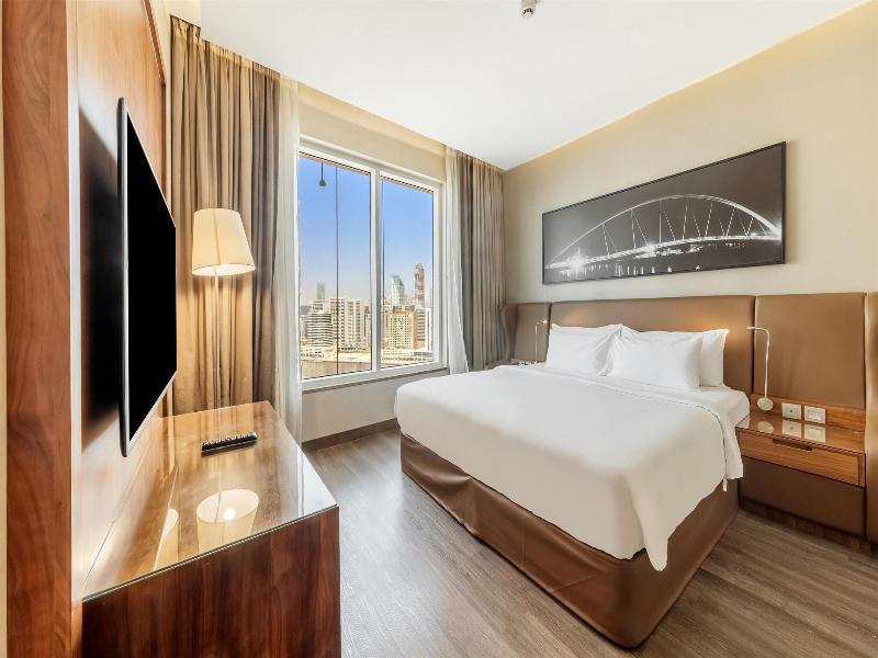 Radisson Blu Hotel, Dubai Canal View image