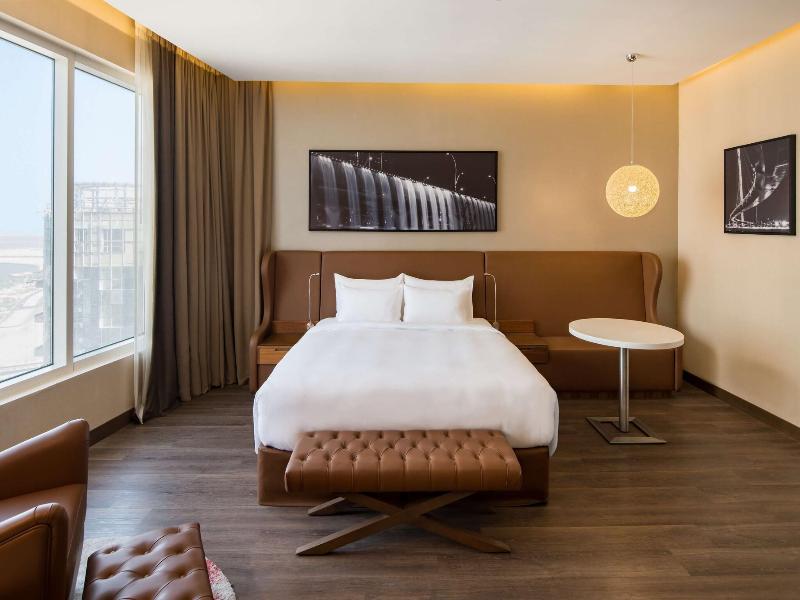 Radisson Blu Hotel, Dubai Canal View image