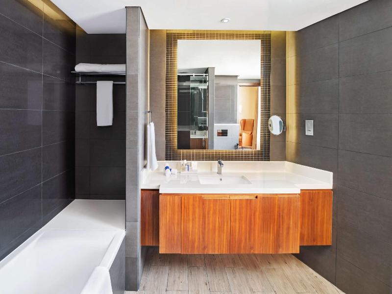 Radisson Blu Hotel, Dubai Canal View image